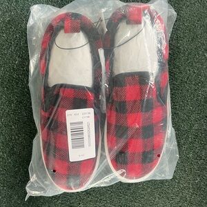 New Maurices Women’s Shoes Sz 9.5 Red Black Checks Buffalo plaid slip on